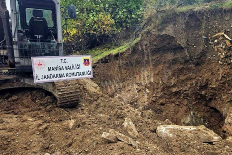 Manisa'da define arayan 6 kişi su&ccedil;&uuml;st&uuml; yakalandı