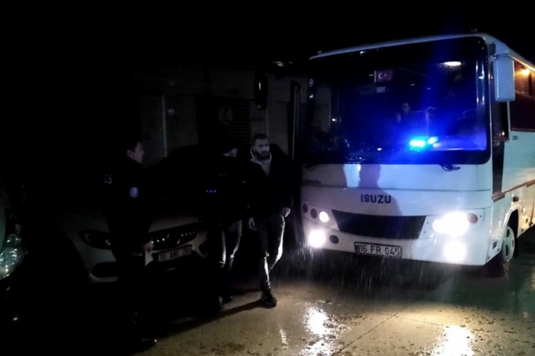 Bursa'da 17 ka&ccedil;ak g&ouml;&ccedil;men yakalandı