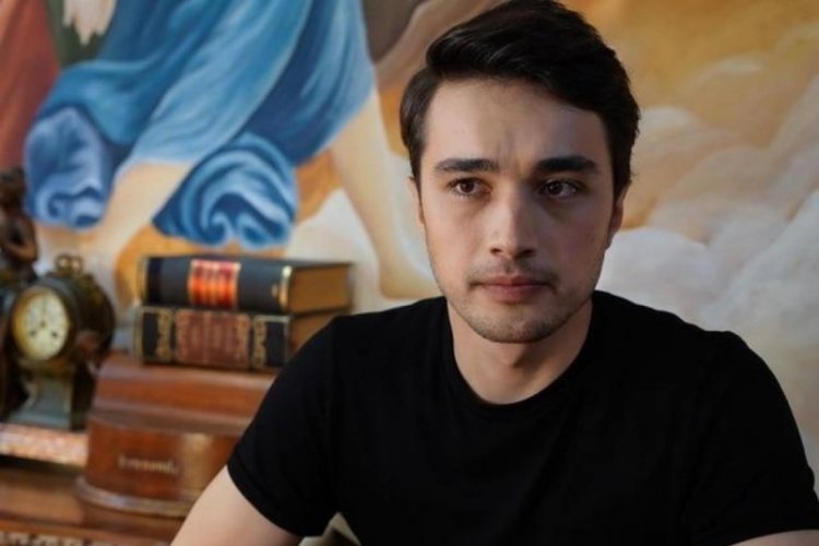 Oyuncu Burak Dakak tiyatro oyununda kaza ge&ccedil;irdi!