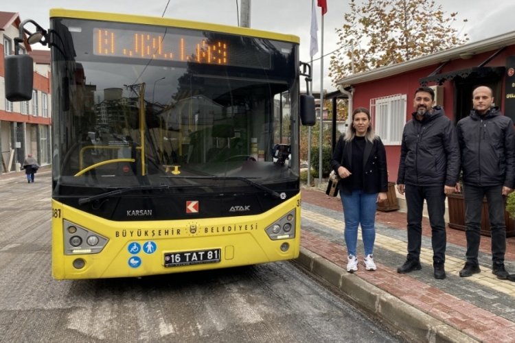 Bursa'da mahalleye 5 yıl sonra gelen otob&uuml;s&uuml; b&ouml;yle karşıladılar