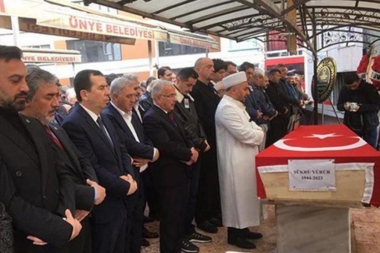 Eski Bakan Ş&uuml;kr&uuml; Y&uuml;r&uuml;r, son yolculuğuna uğurlandı