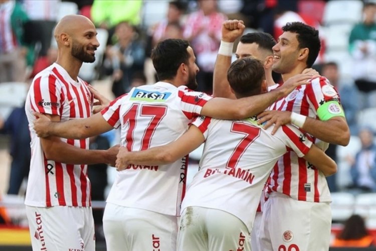Antalyaspor evinde Fatih Karag&uuml;mr&uuml;k'&uuml; mağlup etti