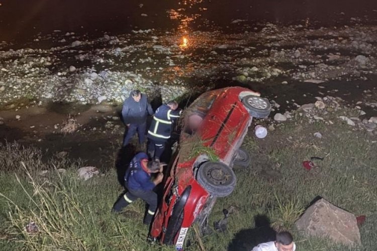 Giresun'da otomobil dereye u&ccedil;tu