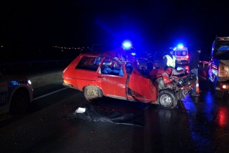 Tokat'ta kamyona &ccedil;arpan ara&ccedil;taki 2 kişi hayatını kaybetti