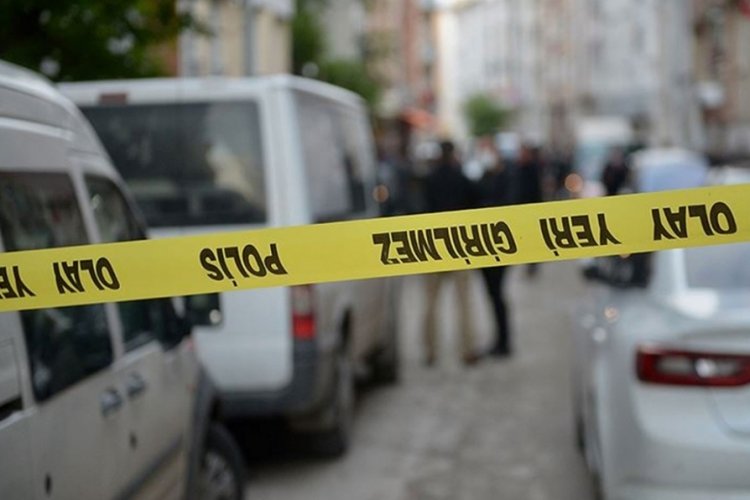 Tartıştığı kız arkadaşını silahla yaralayıp intihar etti