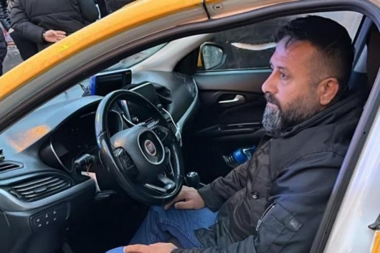 Taksici 'paramız yok' diyen gen&ccedil;lere yardım etmek istedi! Ormanlık alanda dehşet