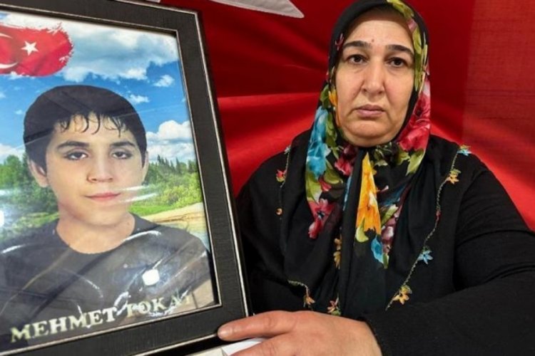 Diyarbakır'da evlat n&ouml;betindeki anneden y&uuml;rek yakan sesleniş