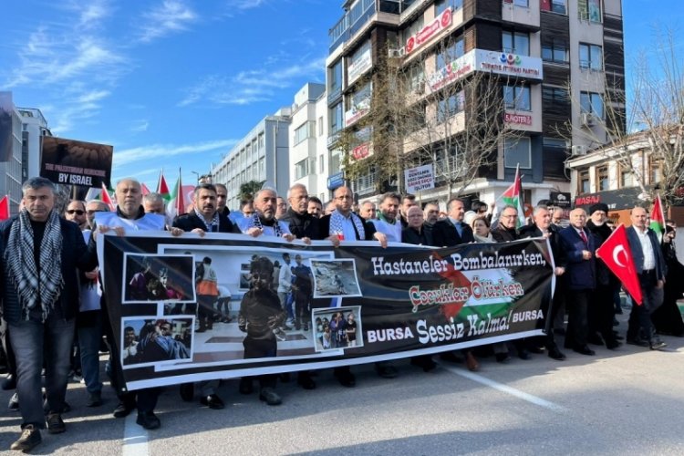 Bursa'da 'D&uuml;nya İnsan Hakları G&uuml;n&uuml;' nedeniyle Filistin'e destek i&ccedil;in binlerce kişi y&uuml;r&uuml;d&uuml;!