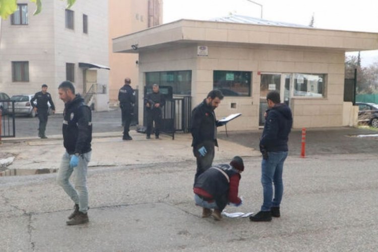 Şanlıurfa'da karakolda bı&ccedil;aklı kavga: 1 &ouml;l&uuml;, 2 yaralı!