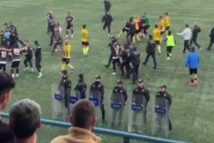 Trabzon'da B&ouml;lgesel Amat&ouml;r Lig ma&ccedil;ında kavga