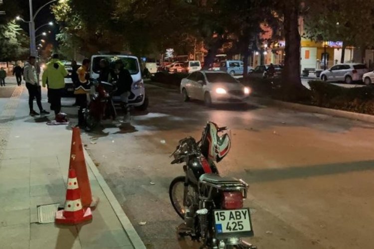 Burdur'da motosikletler &ccedil;arpıştı: 1 yaralı