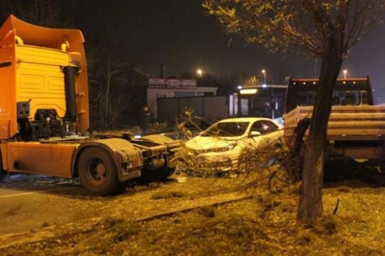 Kayseri'de zincirleme kaza! Ortalık savaş alanına d&ouml;nd&uuml;