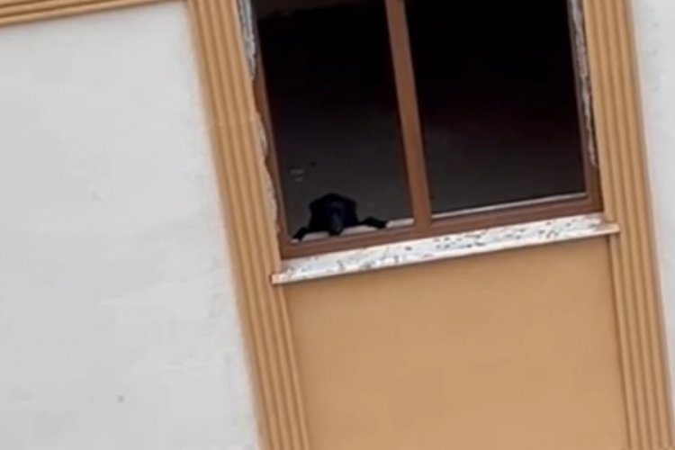 D&uuml;zce'de mahalleli savcılık kararı ile m&uuml;h&uuml;rlenen apartmanın yıkılmasını istiyor