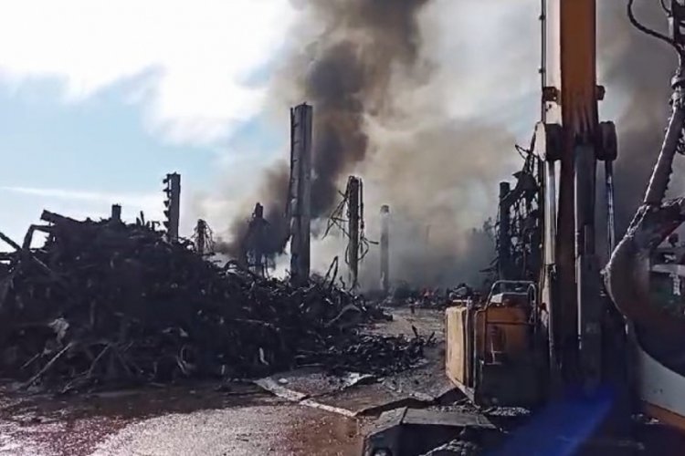 Kocaeli'de lojistik deposunda yangın &ccedil;ıktı!