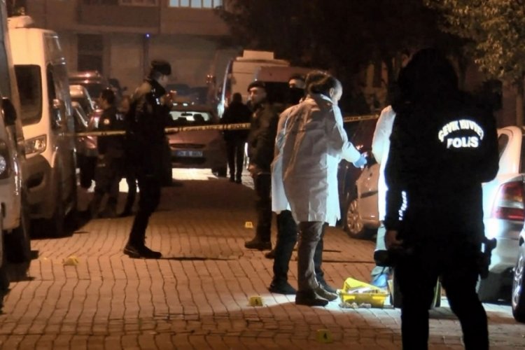 İstanbul'da iki grup arasında silahlı &ccedil;atışma: &Ouml;l&uuml; ve yaralılar var
