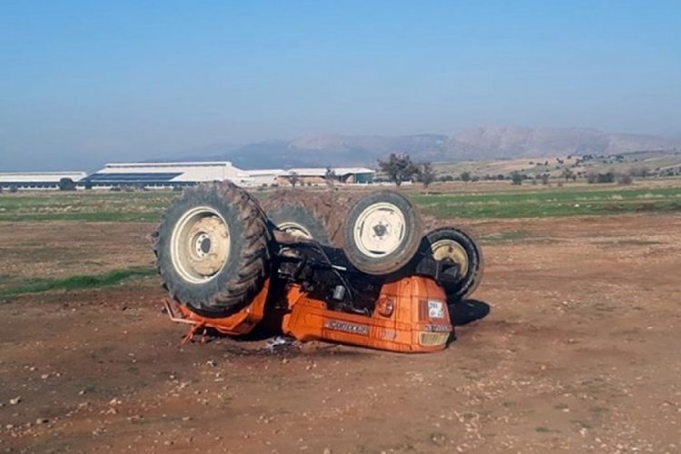 Afyonkarahisar'da 15 yaşındaki &ccedil;ocuğun kullandığı trakt&ouml;r devrildi