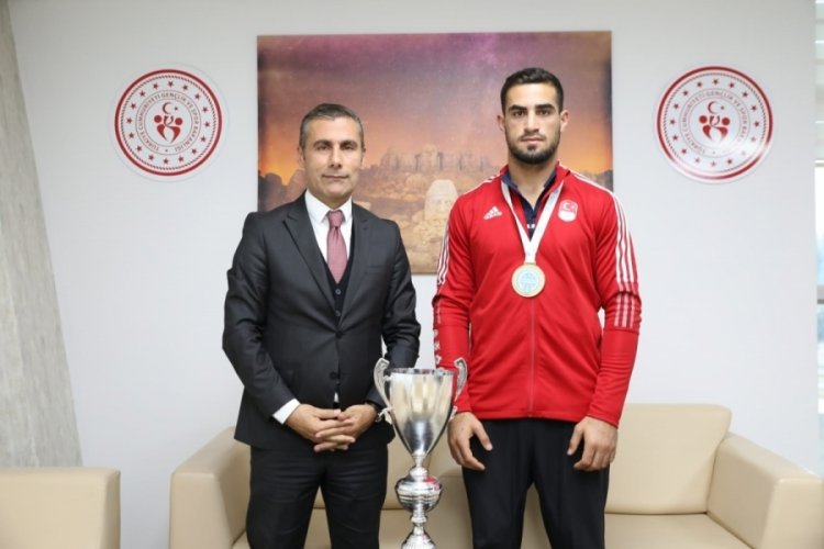 Adıyamanlı sporcu Emrah Yaşar d&uuml;nya şampiyonu oldu