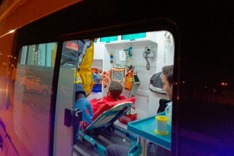 Bursa'da alkoll&uuml; gen&ccedil; kendini kesici aletle yaraladı!
