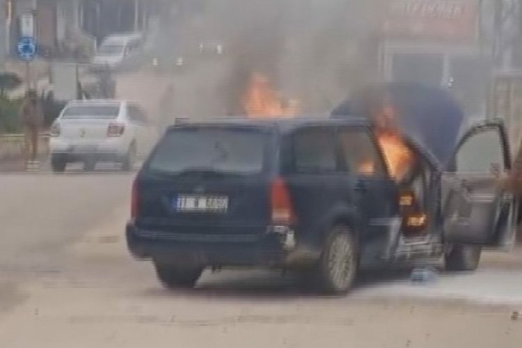 Hatay'da seyir halindeki otomobilde yangın!