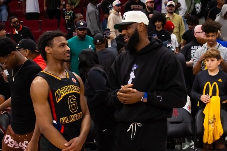 LeBron James'in oğlu Bronny formasına kavuştu