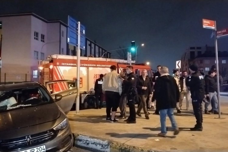 İstanbul'da servis minib&uuml;s&uuml; otomobile &ccedil;arptı!