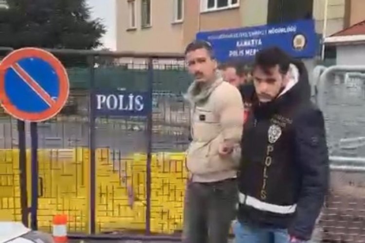 İstanbul'da ağabey kardeşini bı&ccedil;akladı!