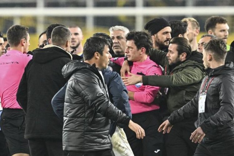 Faruk Koca'nın yanındaki saldırganlar kim? VIP detayı dikkat &ccedil;ekti!