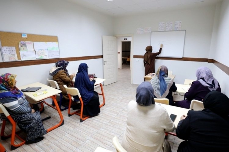 Bu kurs okuma yazma bilmeyen kadınların hayatını değiştiriyor!