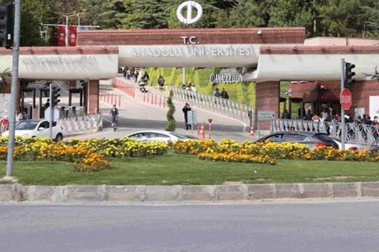 Anadolu &Uuml;niversitesi Spor Kul&uuml;b&uuml;: Halil Umut Meler'e yapılan bu saldırıyı şiddetle kınıyoruz