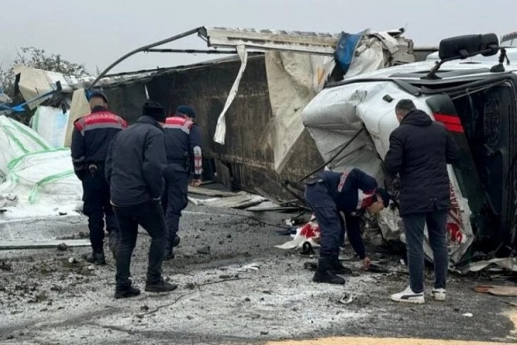 İstanbul y&ouml;n&uuml;nde 2 şerit trafiğe kapandı!