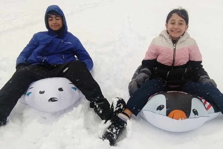 Kars'ta karın keyfini &ccedil;ocuklar &ccedil;ıkardı