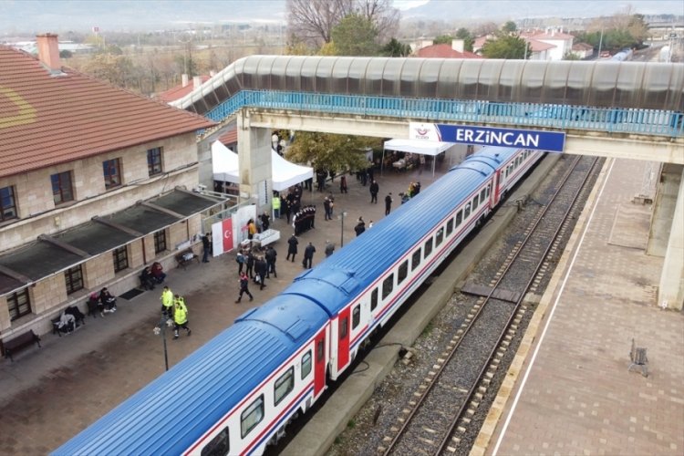 Yeni sezonda ilk seferine &ccedil;ıkan Turistik Doğu Ekspresi, Erzincan'a ulaştı