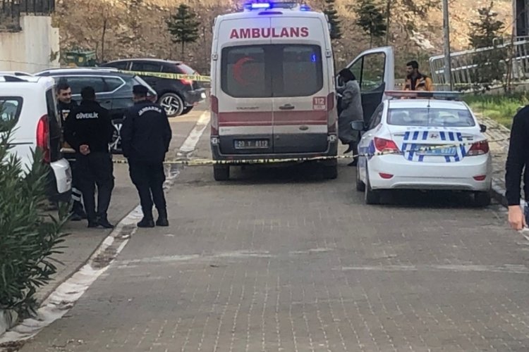 Denizli'de 3'&uuml;nc&uuml; kattan d&uuml;şen iş&ccedil;i hayatını kaybetti