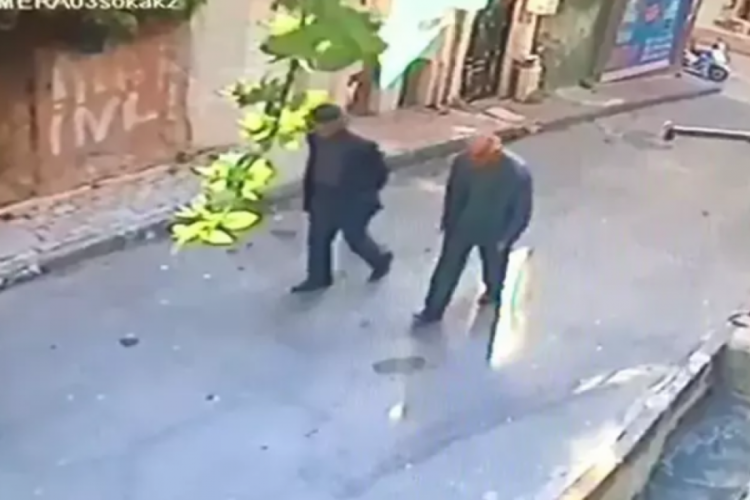 Arkadaşını &ouml;ld&uuml;r&uuml;p par&ccedil;alara ayırmıştı! 79 yaşındaki sanığa m&uuml;ebbet hapis cezası