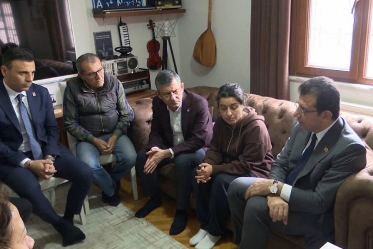 &Ouml;zg&uuml;r &Ouml;zel ve İmamoğlu'ndan, Yunus Emre G&ouml;&ccedil;er'in ailesine ziyaret