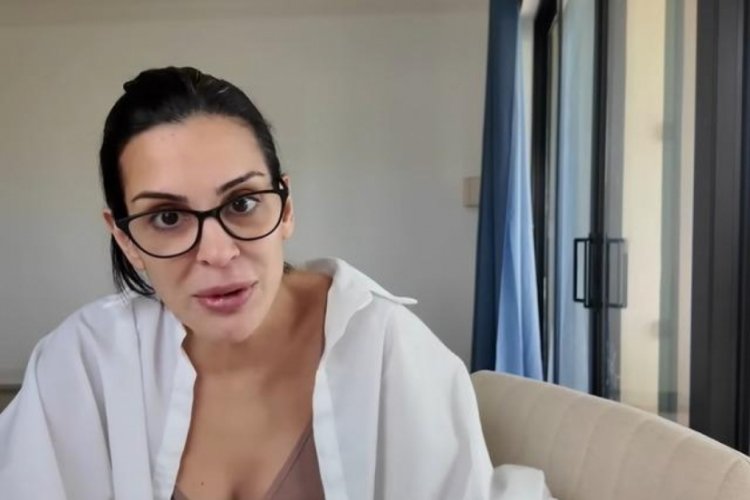 Eyl&uuml;l &Ouml;zt&uuml;rk'&uuml;n yayınladığı tabloda yakalanan detay dikkat &ccedil;ekti!