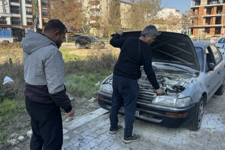 Edirne'de otomobilde &ccedil;ıkan yangın s&ouml;nd&uuml;r&uuml;ld&uuml;
