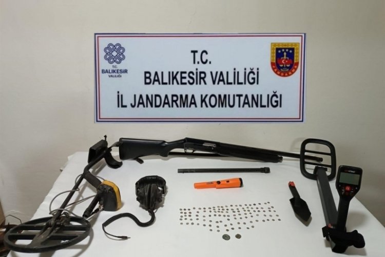 Balıkesir'de 3 şahsa tarihi eser operasyonu