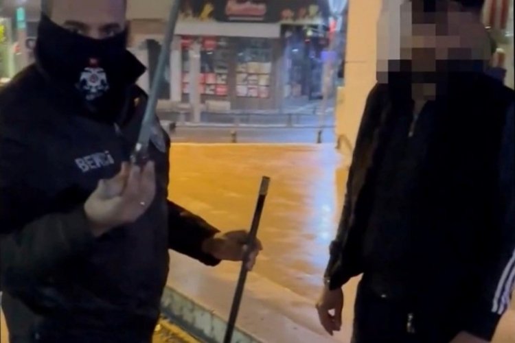 Şanlıurfa'da cinsel istismardan aranan şahıs baston g&ouml;r&uuml;n&uuml;ml&uuml; bı&ccedil;akla yakalandı