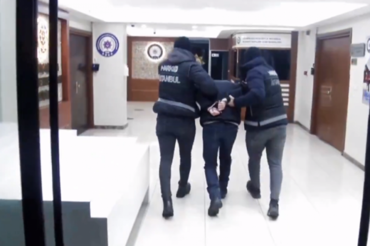 İnterpol Kırmızı B&uuml;lten'le aranan isim İstanbul'da yakalandı
