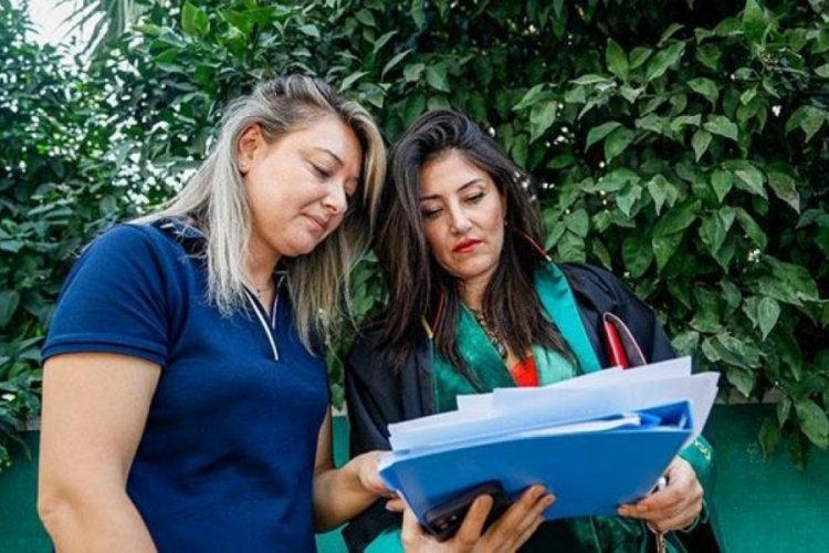 &Ouml;ğrencisini merdivenden iten okul m&uuml;d&uuml;r&uuml;ne 9 bin lira ceza!