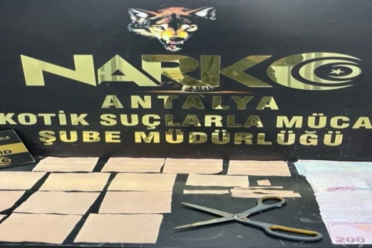 Antalya'da 250 polisin katıldığı operasyonda 2,5 kilo uyuşturucu ele ge&ccedil;irildi