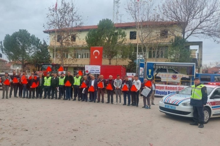 Denizli'de jandarmanın 'Güvenli Tarım, Güvenli Traktör' eğitimleri son hız devam ediyor