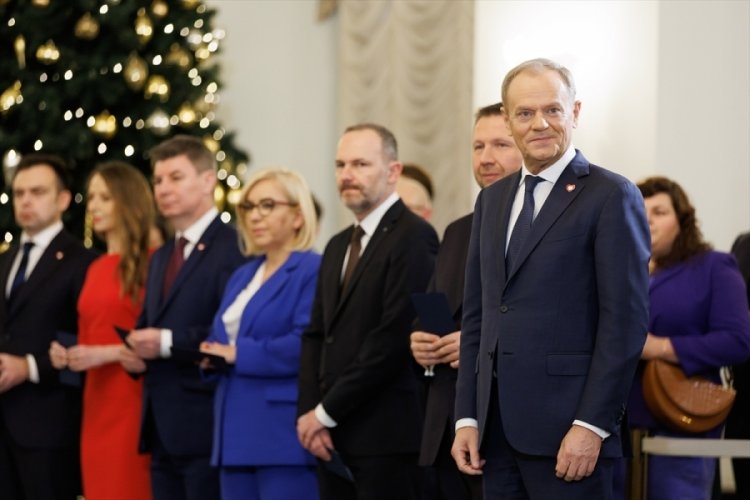 Polonya'da Başbakan Tusk'un kabinesi a&ccedil;ıklandı