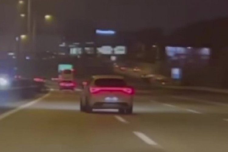 İstanbul'da trafiği tehlikeye atan s&uuml;r&uuml;c&uuml;ye 4 bin 936 TL ceza
