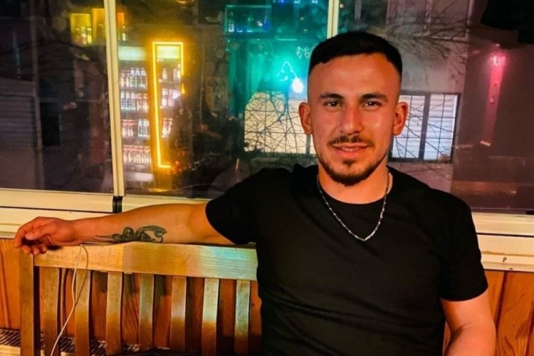 Ankara'da silahla oynayan 23 yaşındaki gen&ccedil; kendini vurdu