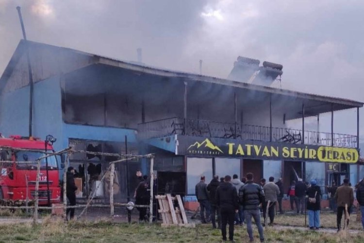 Bitlis'te korkutan iş yeri yangını!