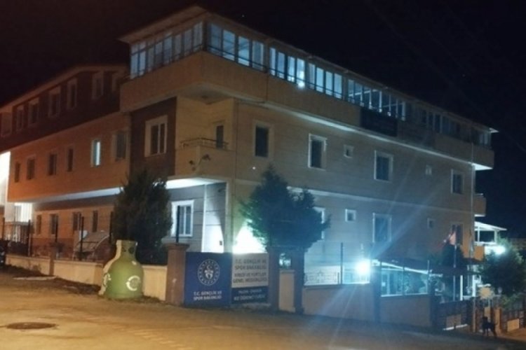 Yalova'da KYK yurdunda 15 &ouml;ğrenci zehirlenme ş&uuml;phesiyle hastaneye kaldırıldı