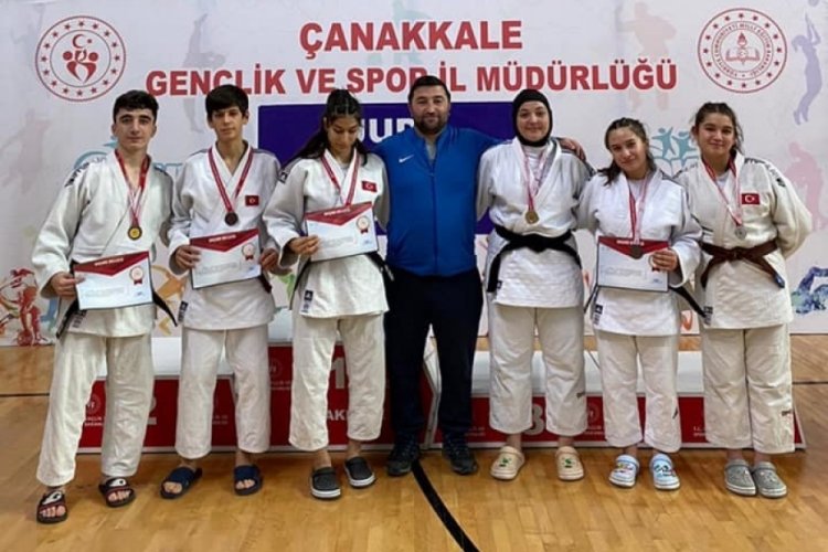 &Ccedil;anakkale'den 10 madalya ile ayrıldılar