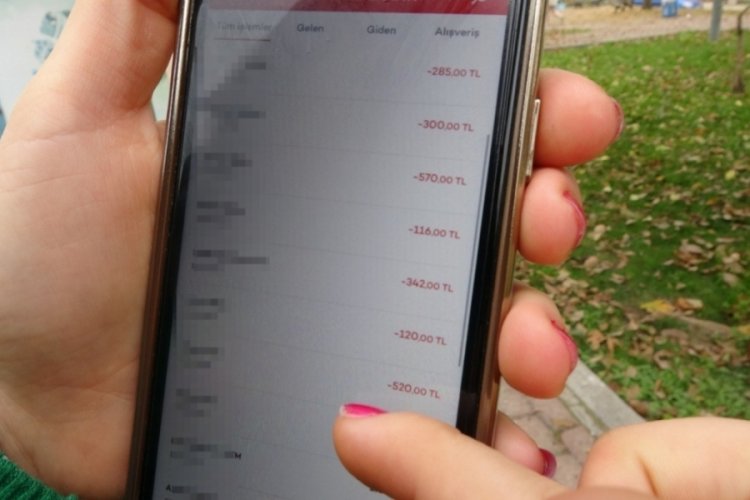 Denizli'de &ccedil;antasının &ccedil;alındığını hesap bakiyesini g&ouml;r&uuml;nce anladı